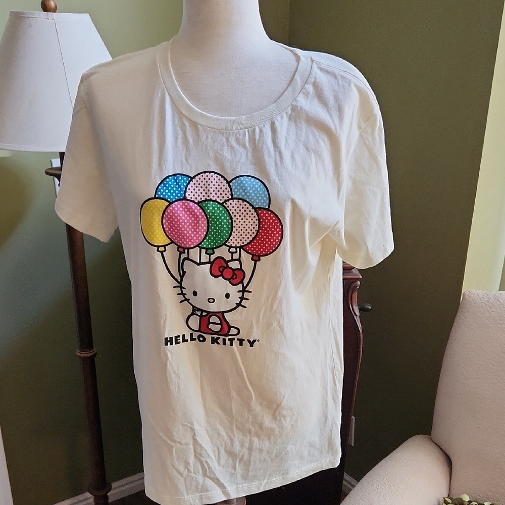 NWOT Hello Kitty Balloon Print Cream Tee-Size L
